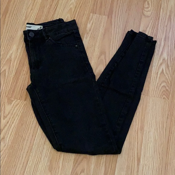 Black skinny jeans mid-waisted
